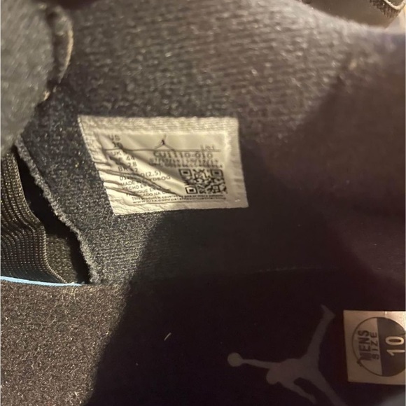 Jordan 4s - Picture 5 of 8